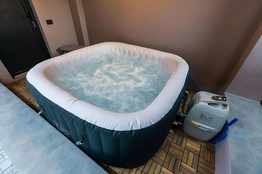 Downtown Victoriei Flat With Garden And Jacuzzi Apartment Bucharest