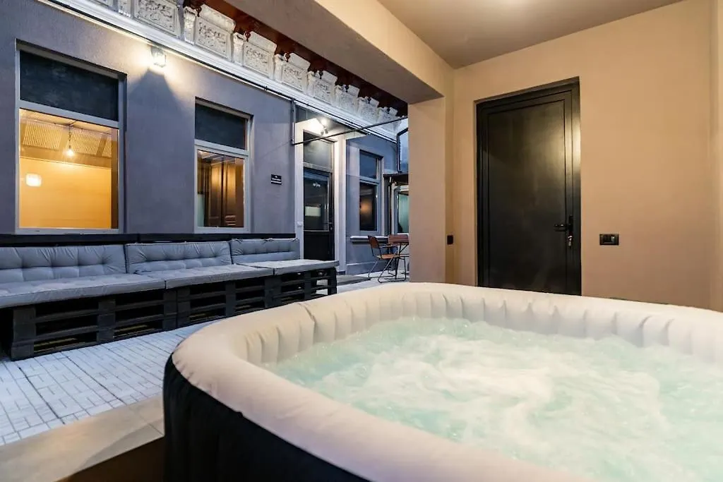 Downtown Victoriei Flat With Garden And Jacuzzi Apartment Bucharest