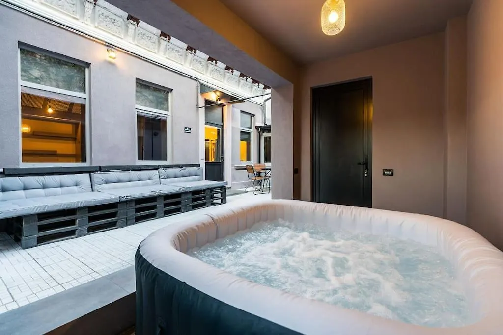 Downtown Victoriei Flat With Garden And Jacuzzi contacts