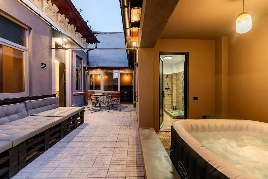 Downtown Victoriei Flat With Garden And Jacuzzi Apartment Bucharest 0*,